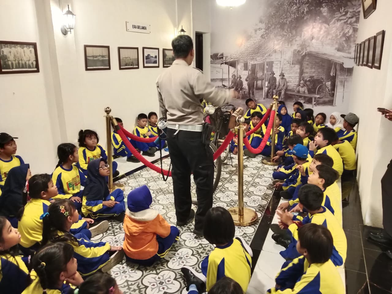 Outdoor Learning di Polrestabes Surabaya