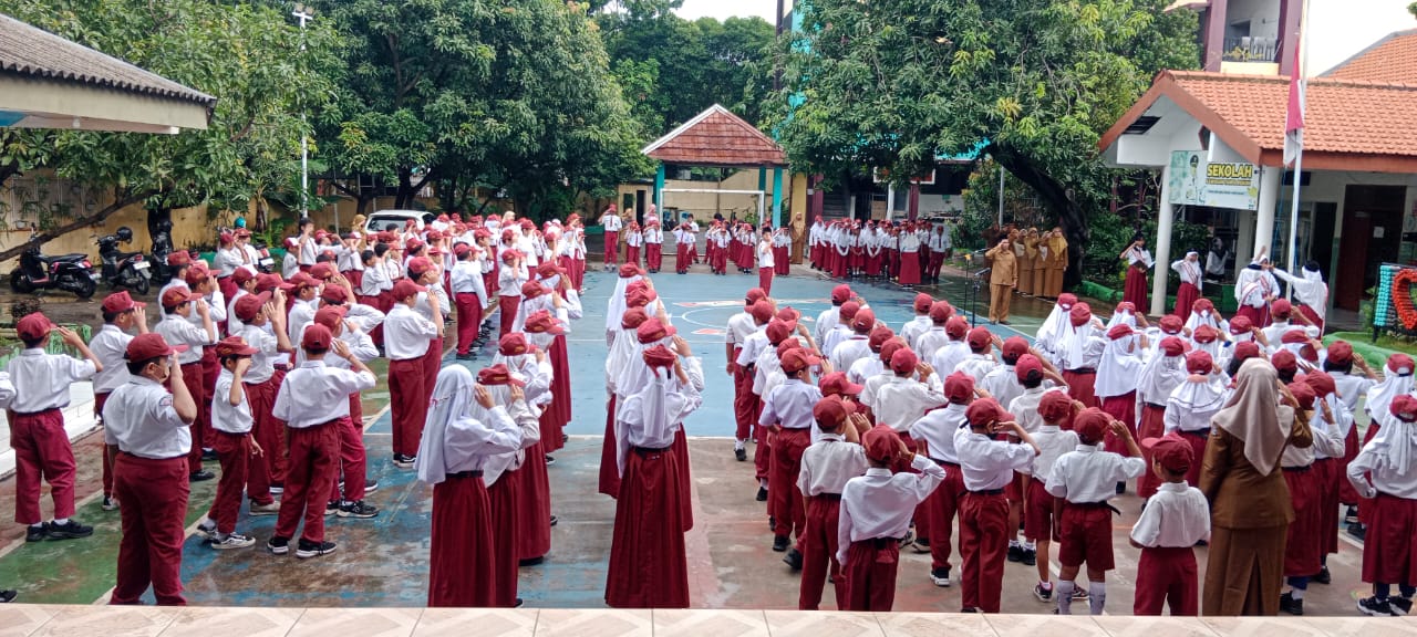 Upacara Hari Pertama Masuk Sekolah Semester 2